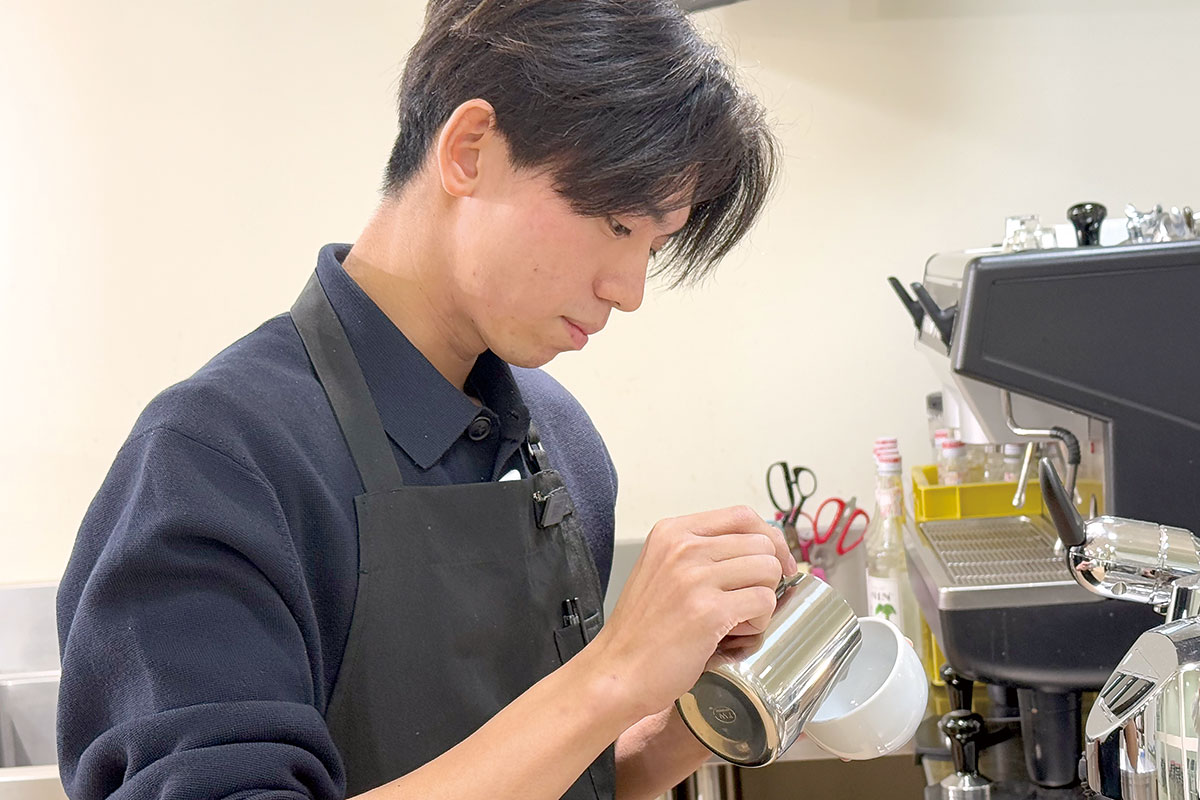 バイト先でもラテの練習！